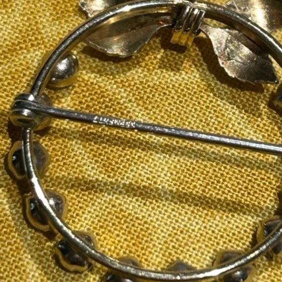 KREMENTZ Gold Circle Wreath Rhinestone - VTG BROOCH - Picture 7 of 7